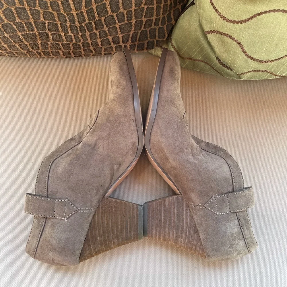 Charles by Charles David Heeled Ankle‎ Boots 7.5
